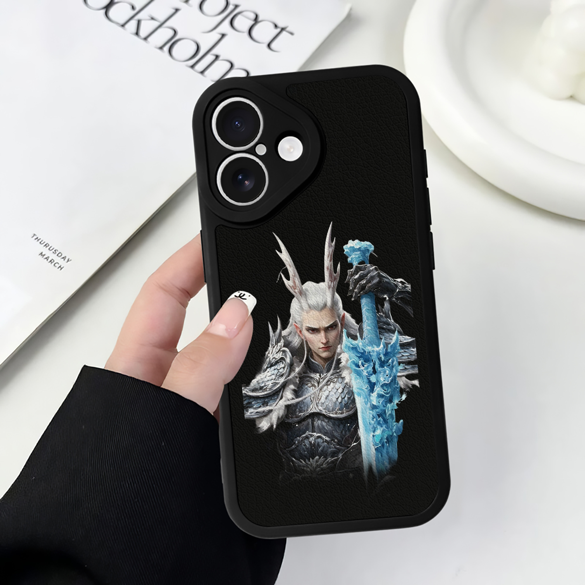 （画像用） Ne Zha 2 ナタ 魔童の大暴れ 【iPhone 16シリーズ対応】シリコンスマホケース（レザー調） 材質：シリコン